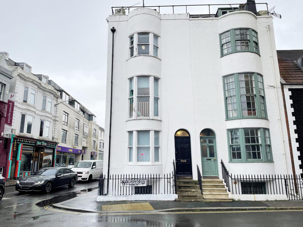 Lot: 100 - FREEHOLD HOUSE IN MULTIPLE OCCUPATION PLUS VACANT BASEMENT FLAT - Front Elevation